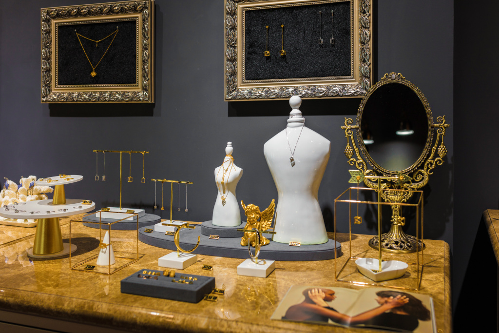 高档玉石珠宝大理石桌面展示台实拍图版权图片下载