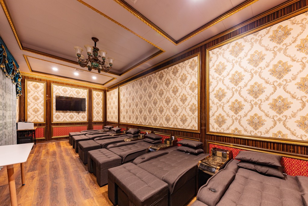 欧式奢华装修美容包间实拍图版权图片下载