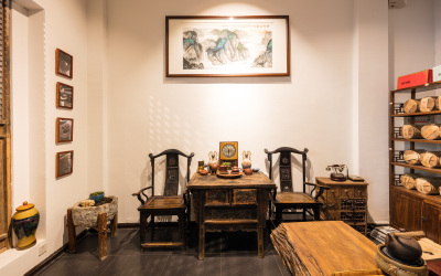 了解茶文化复古桌椅近景图
