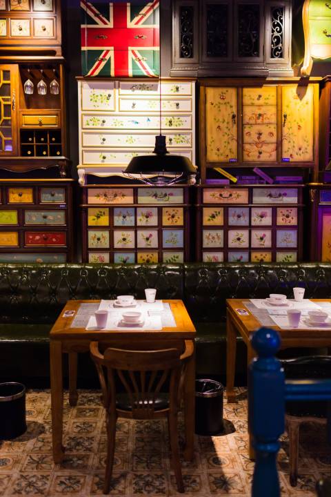 彩色格子餐厅墙壁装饰实拍图版权图片下载