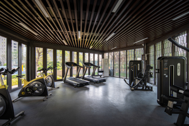 木质健身房建筑健身器材图片