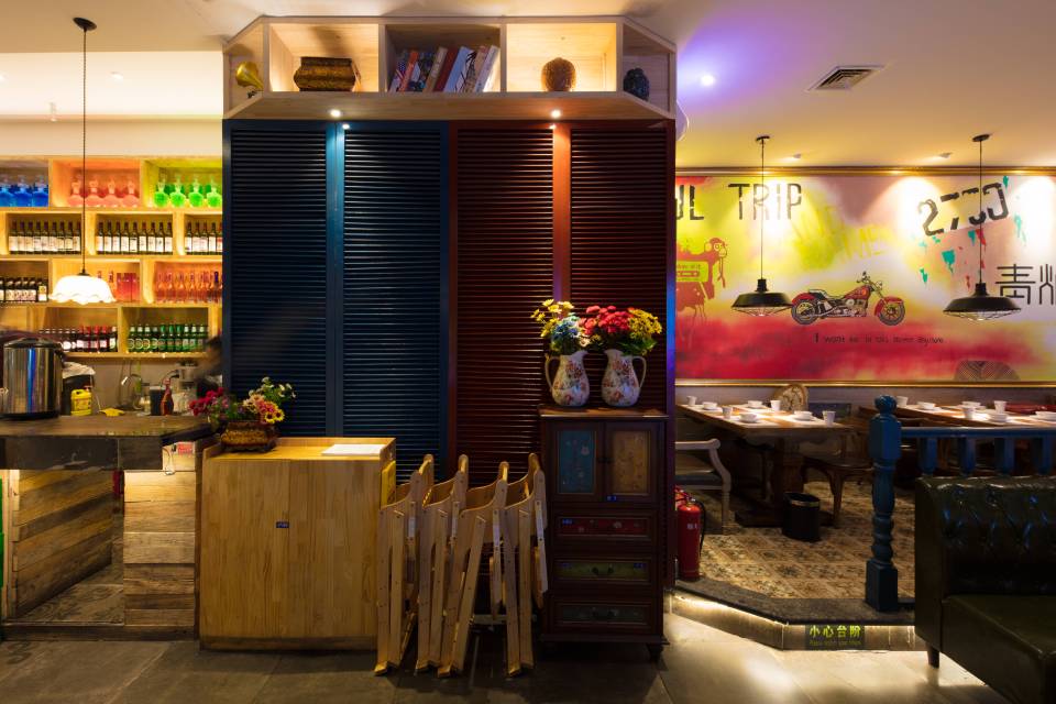 简约时尚餐厅宝宝椅放置处实拍图