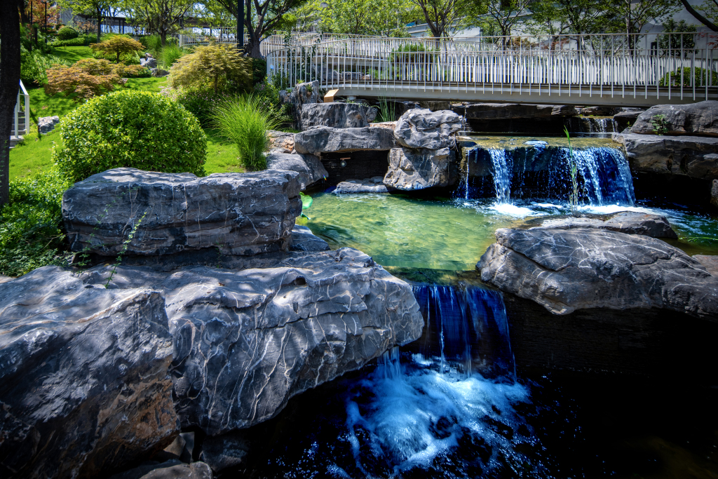 山水景观建筑近景实拍图版权图片下载