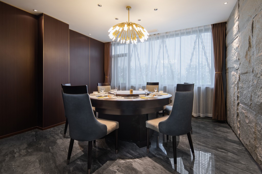 创意灯光小包间环境实拍图版权图片下载