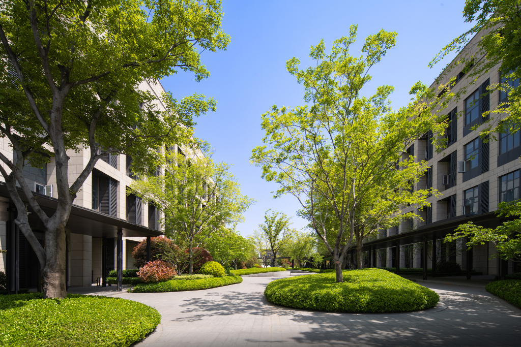 楼房建筑绿化环境高清图版权图片下载