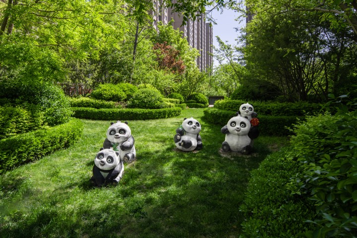 可爱熊猫园林摆件园林高清图版权图片下载