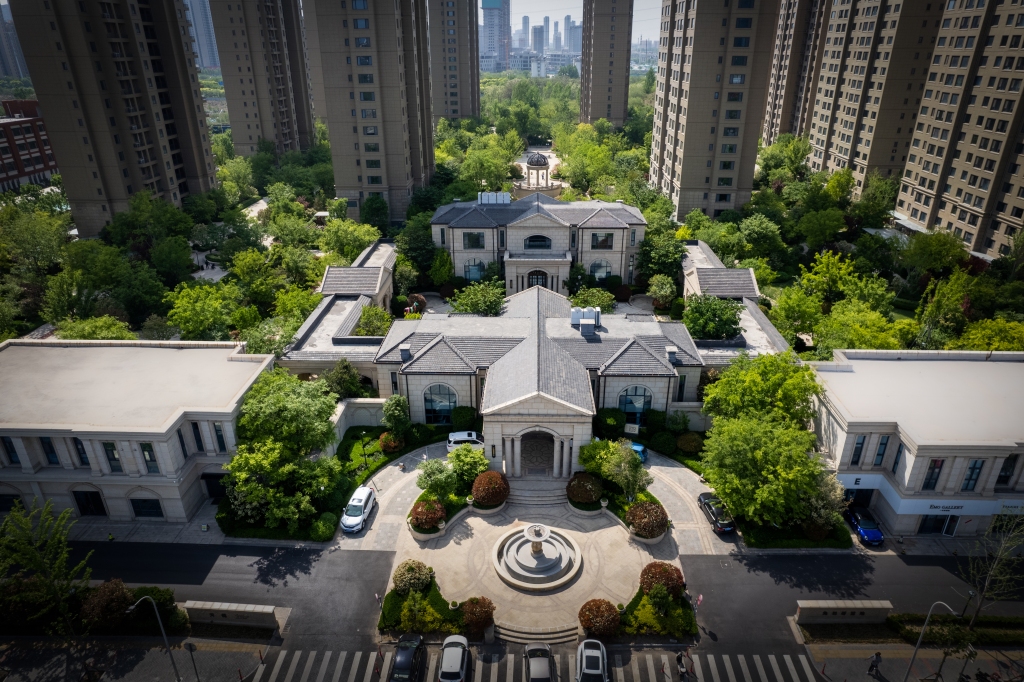 豪华建筑别墅区俯拍图版权图片下载