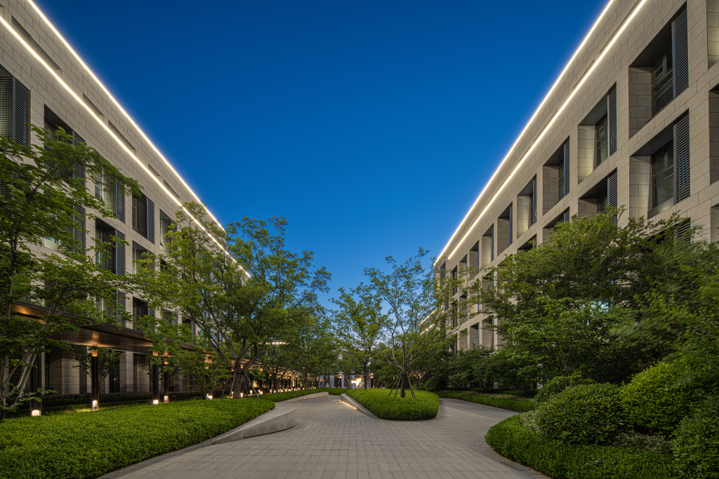 晚霞小区建筑绿化图版权图片下载