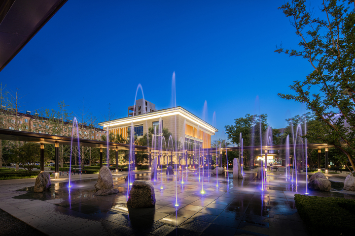 中心公园喷泉广场夜景图版权图片下载