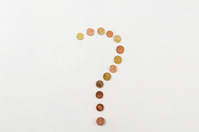 各国硬币排列摆拍图片