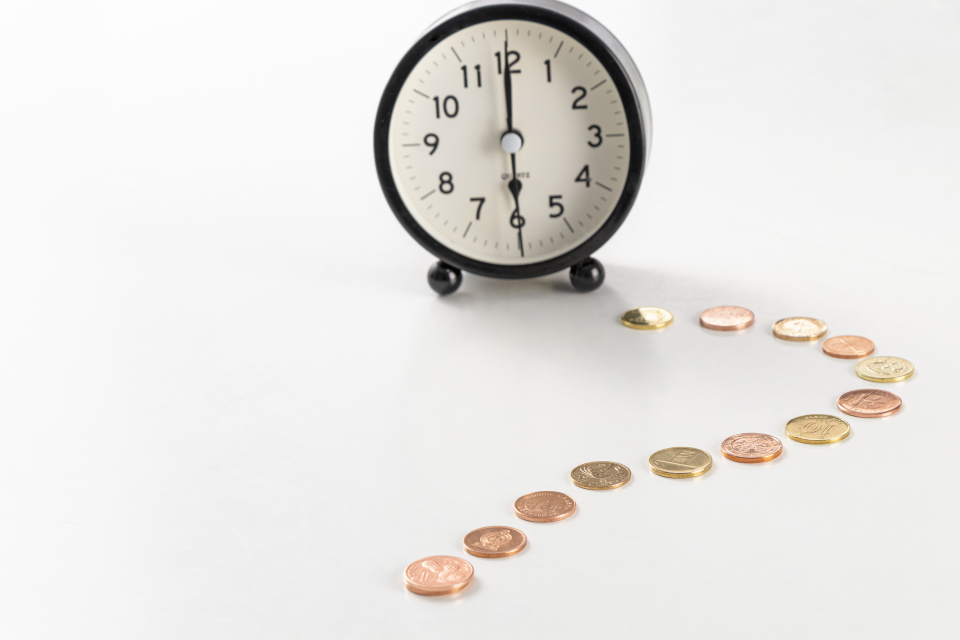 世界金融钱币面值侧拍图