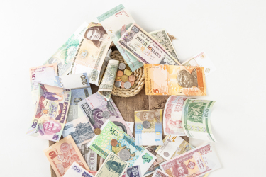国外钞票纸币近景图