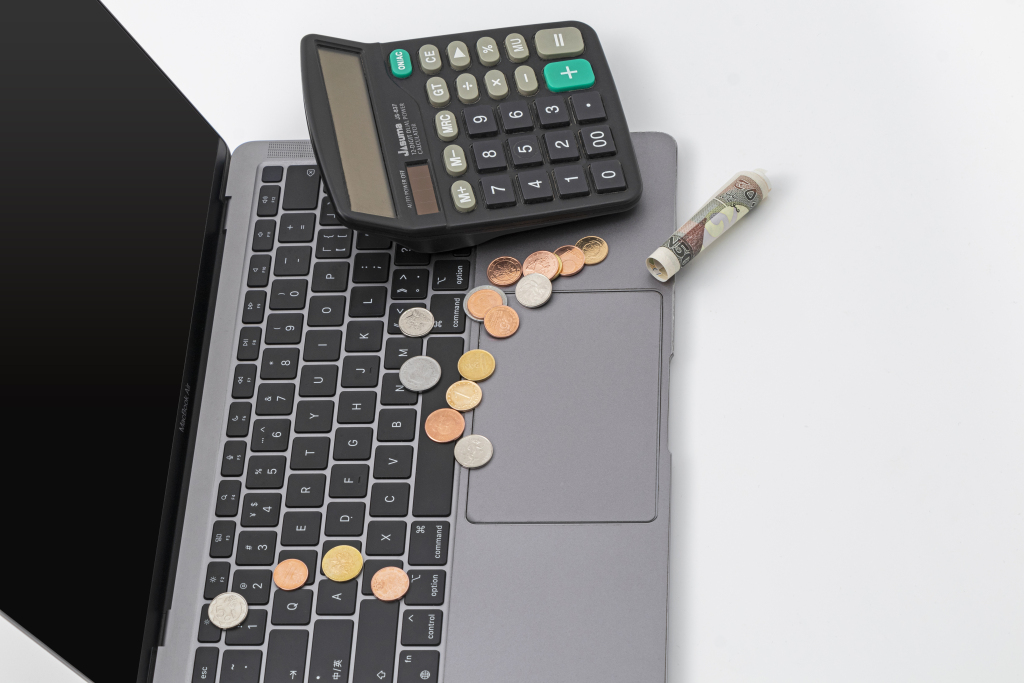 国际贸易交易工具货币展示图版权图片下载