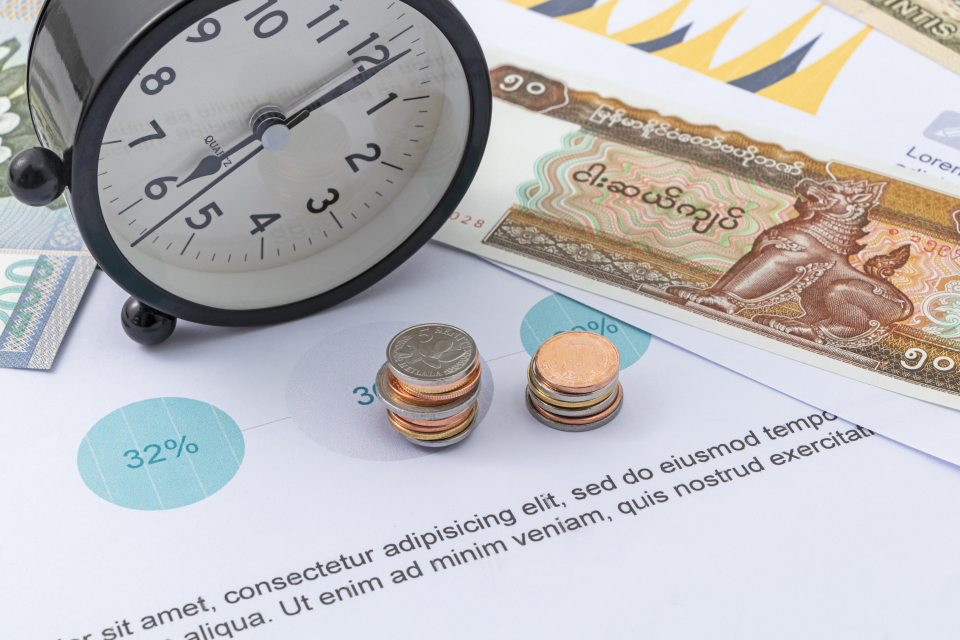 时间钟表硬币外汇货币特写图