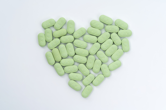 新冠预防心形药片近景高清图