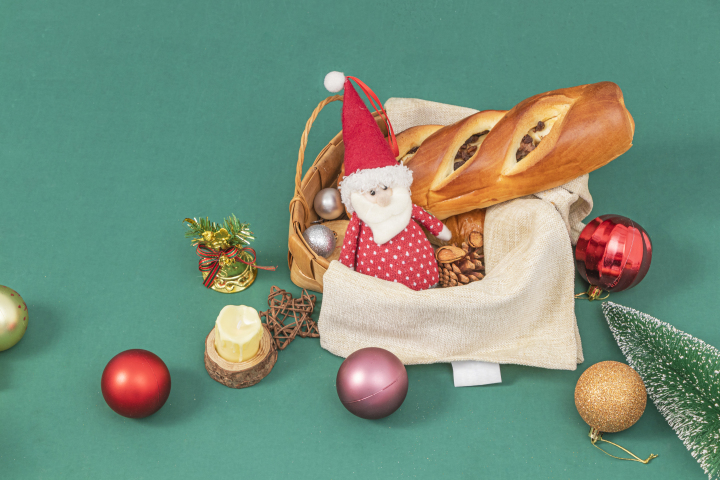 圣诞老人玩偶面包平安夜高清图版权图片下载