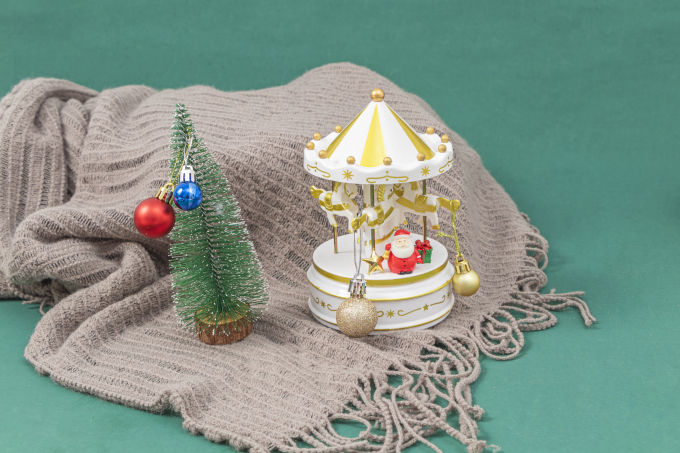 布艺圣诞节旋转木马摆拍图