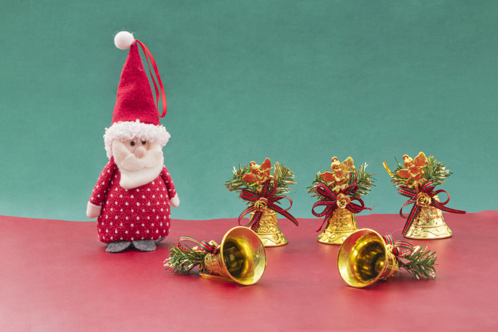 节日氛围装饰圣诞老人 铃铛高清图版权图片下载