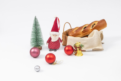 圣诞节圣诞装饰球面包实拍图