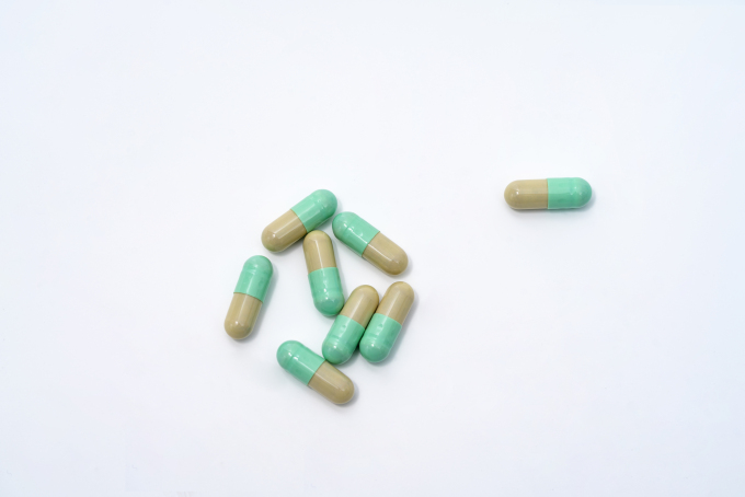 灰绿色胶囊防疫药品高清图