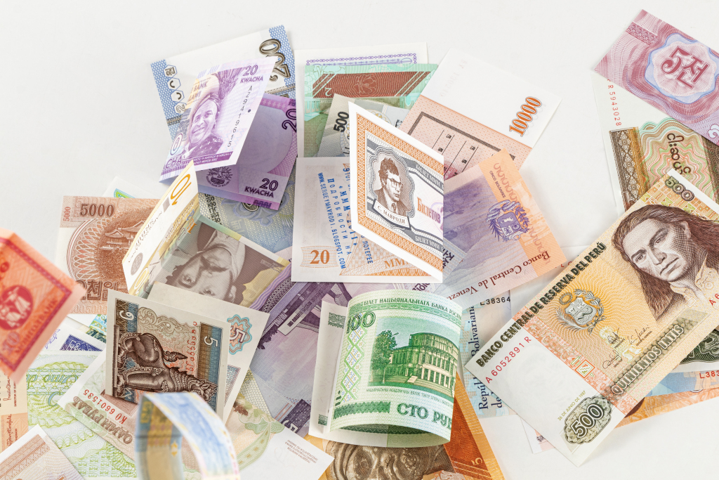 各国金融纸钞摆拍展示图版权图片下载