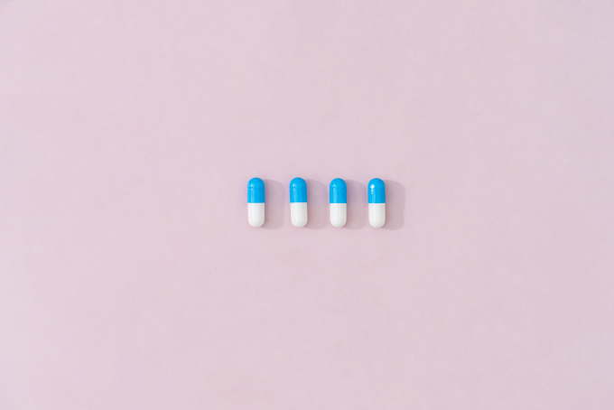 蓝白胶囊新冠防疫实拍图