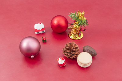 圣诞树彩球圣诞老人玩具装饰高清图