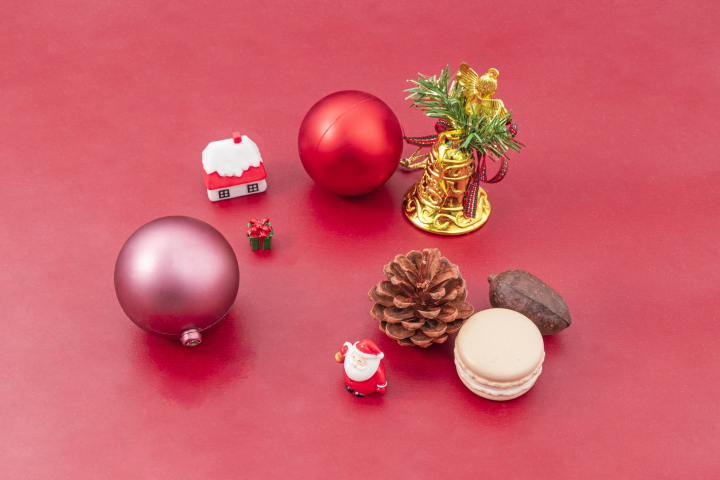 圣诞树彩球圣诞老人玩具装饰高清图版权图片下载