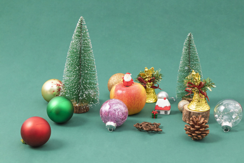 圣诞树彩色球圣诞节装饰高清图