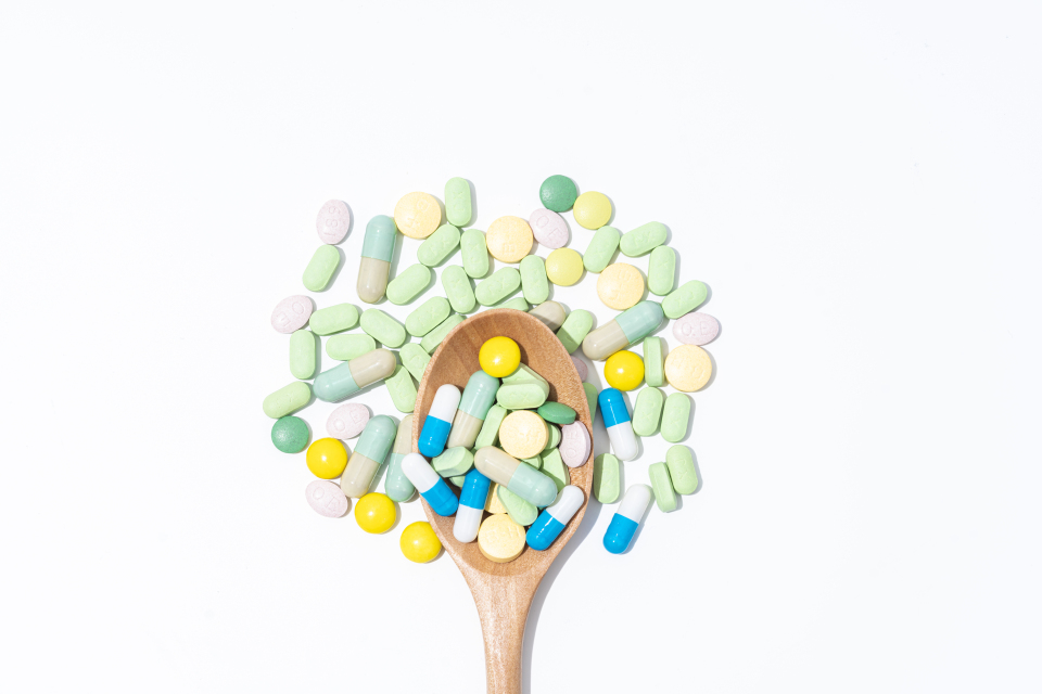 勺子摆拍药品防疫高清图