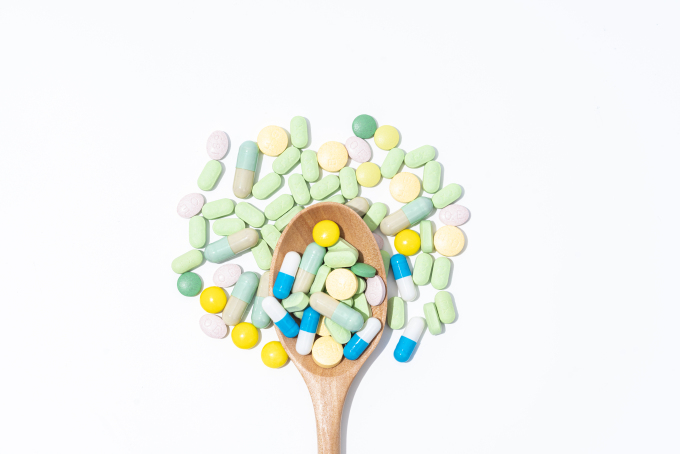 勺子摆拍药品防疫高清图