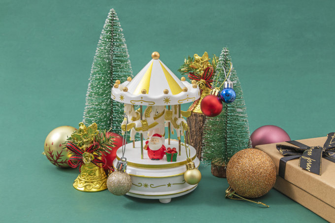 圣诞树旋转木马装饰品实拍图