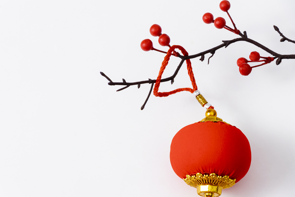 一个喜庆红灯笼近景实拍图版权图片下载