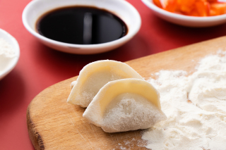 新年手工水饺侧面实拍图
