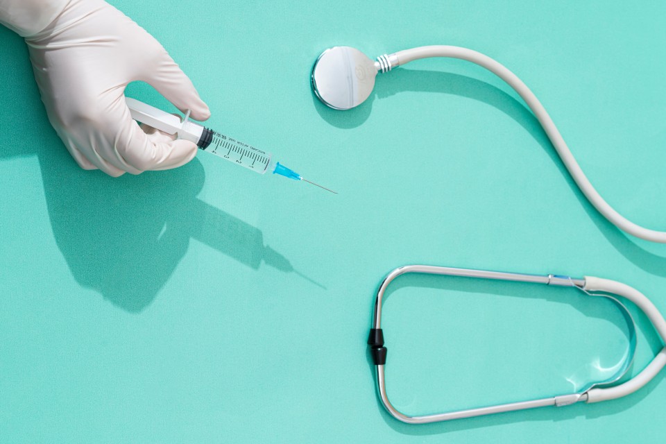 医疗医院治疗工具注射器听诊器高清图