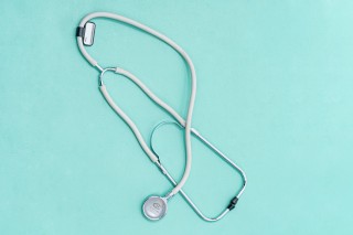 白色医院呼吸科工具听诊器高清图