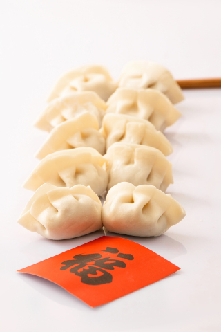 敲锣打鼓庆新年饺子实拍图