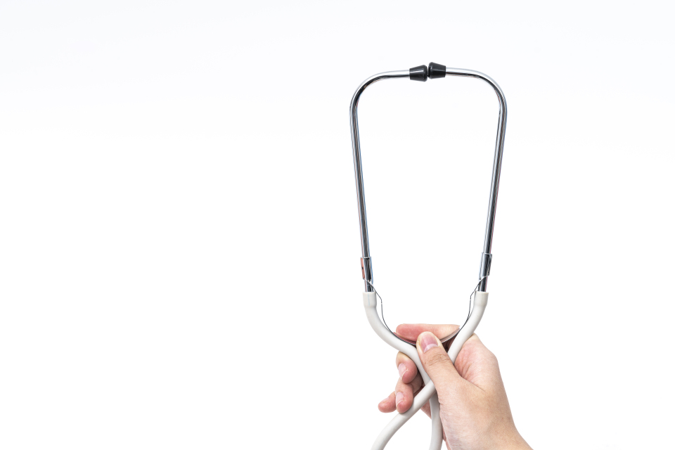 手拿听诊器实拍高清图