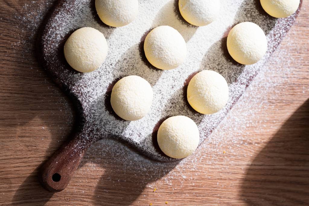 手工元宵摆盘餐饮美食高清图版权图片下载