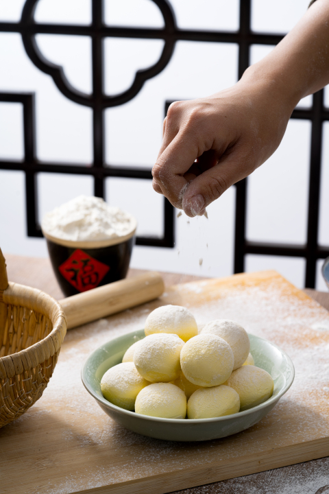 中国传统美食手工元宵高清图版权图片下载