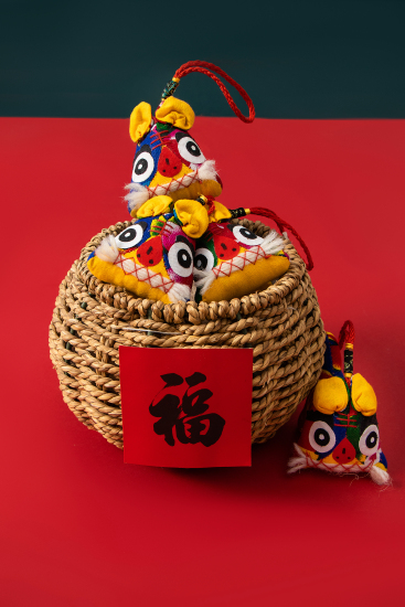 憨态可掬手工布老虎实拍图