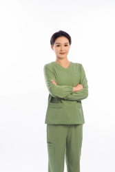 绿色手术服女医生职业照高清图