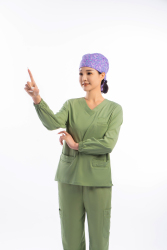 绿色手术服女医生单手指方向高清图