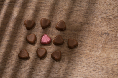 粉红爱心包装巧克力图片