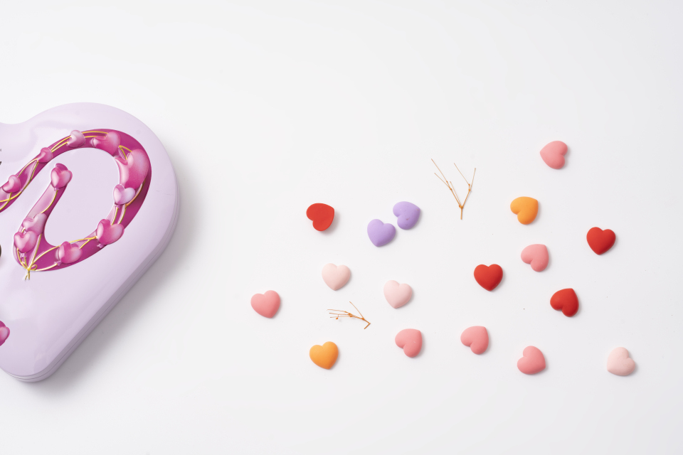 五颜六色心形巧克力实拍图