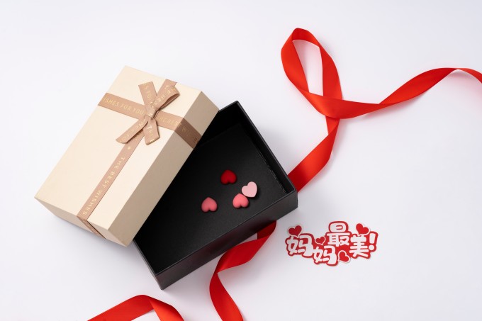 妇女节粉色巧克力实拍图