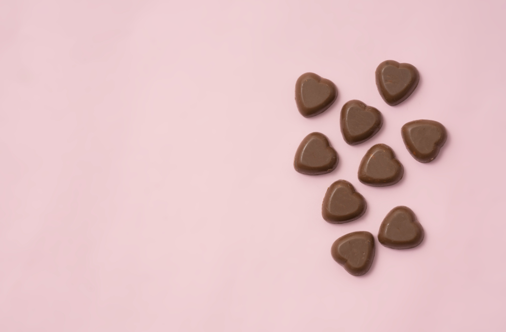 美味丝滑心形巧克力版权图片下载