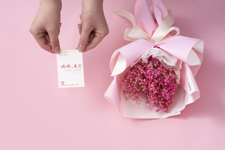 粉色满天星花束节日卡片高清图版权图片下载