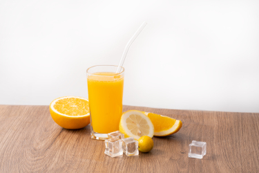 鲜榨香橙柠檬水果汁