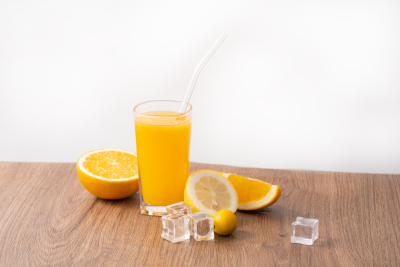 鲜榨香橙柠檬水果汁